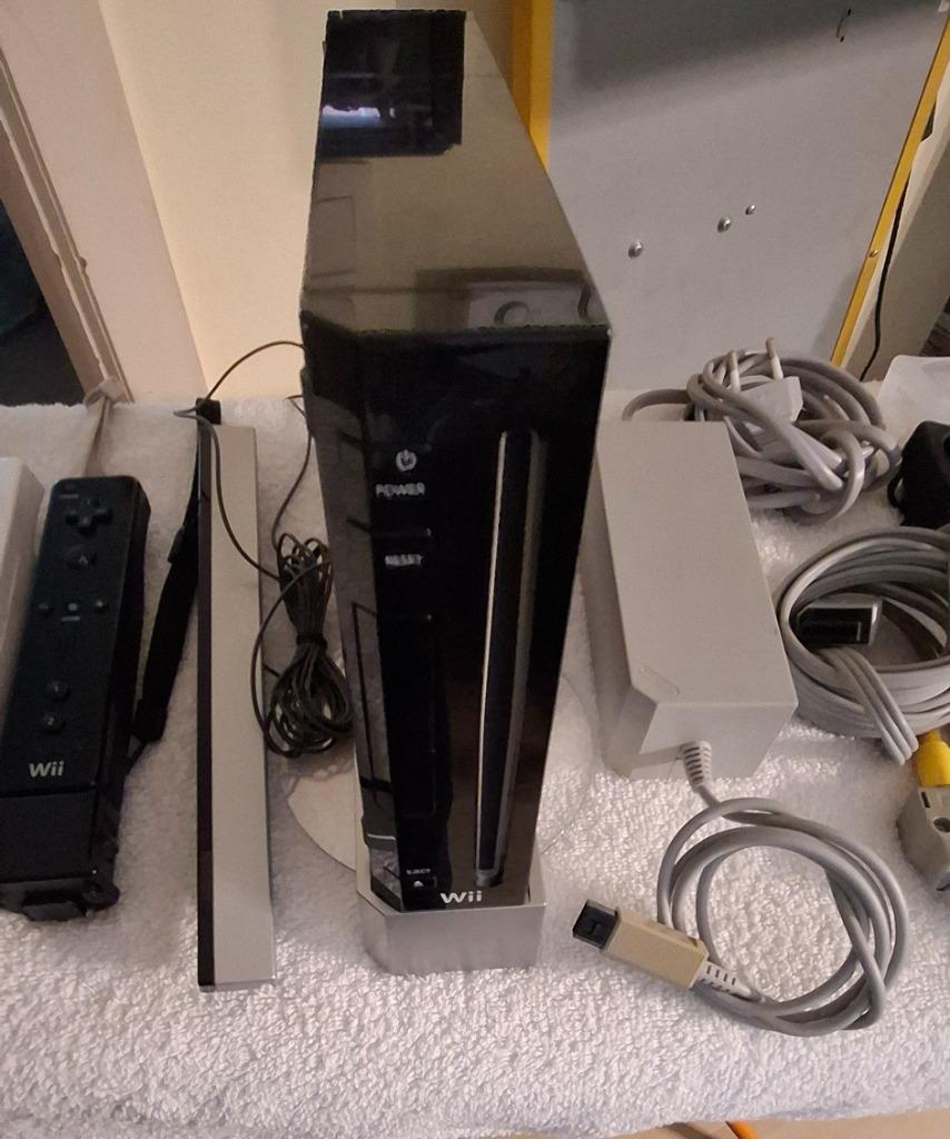 Wii console, Enlèvement, Utilisé, Avec 2 manettes, Avec jeux