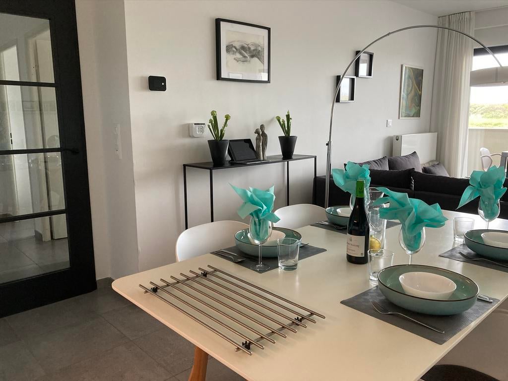 Te huur 2 kamerappartement met garage ,zeezicht Opaalkust, Immo