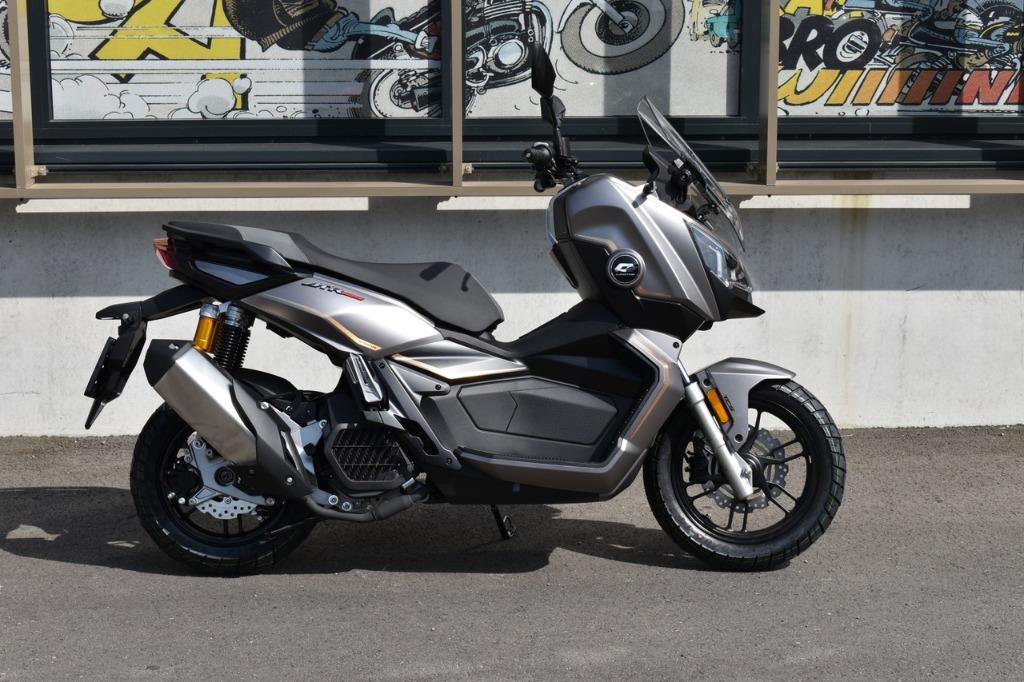 QJ Motor ATR125 *Nieuw*3 jr garantie*, Motoren, Scooter, 125 cc, 11 kW of minder, 1 cilinder