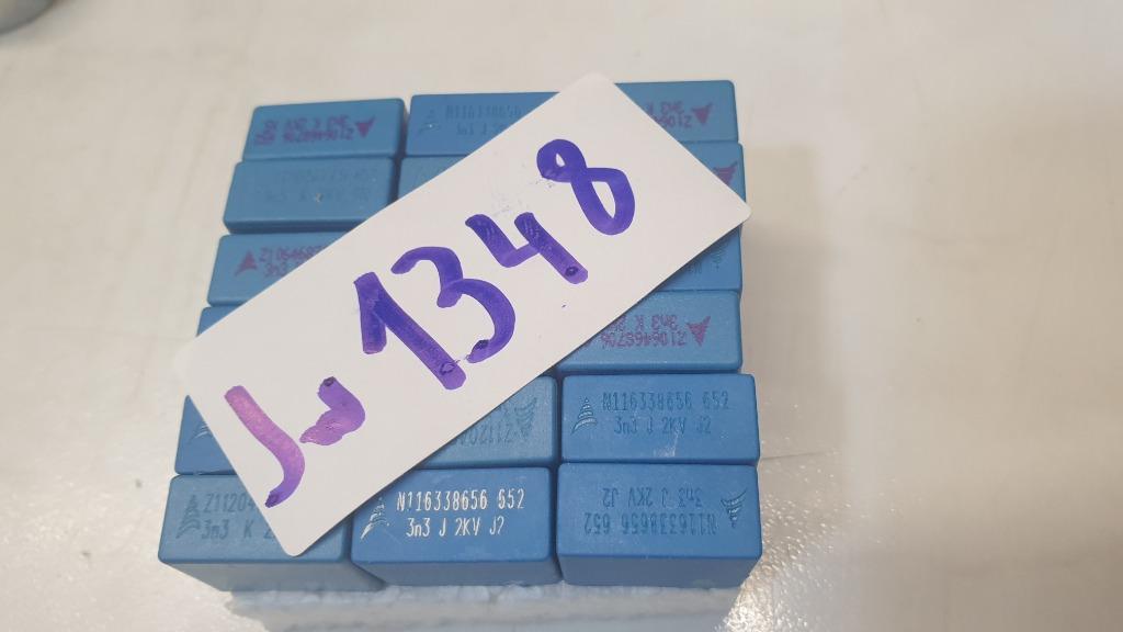 jw1348 :18 stuks MKT condensator 3n3 3,3nF  2KV, Hobby en Vrije tijd, Elektronica-componenten, Ophalen of Verzenden, Zo goed als nieuw