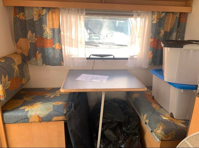 TE HUUR Caravan < 750 kg voor gewoon rijbewijs B, Caravans en Kamperen, Caravans, Treinzit, Tot en met 3, Particulier, Dwarsbed