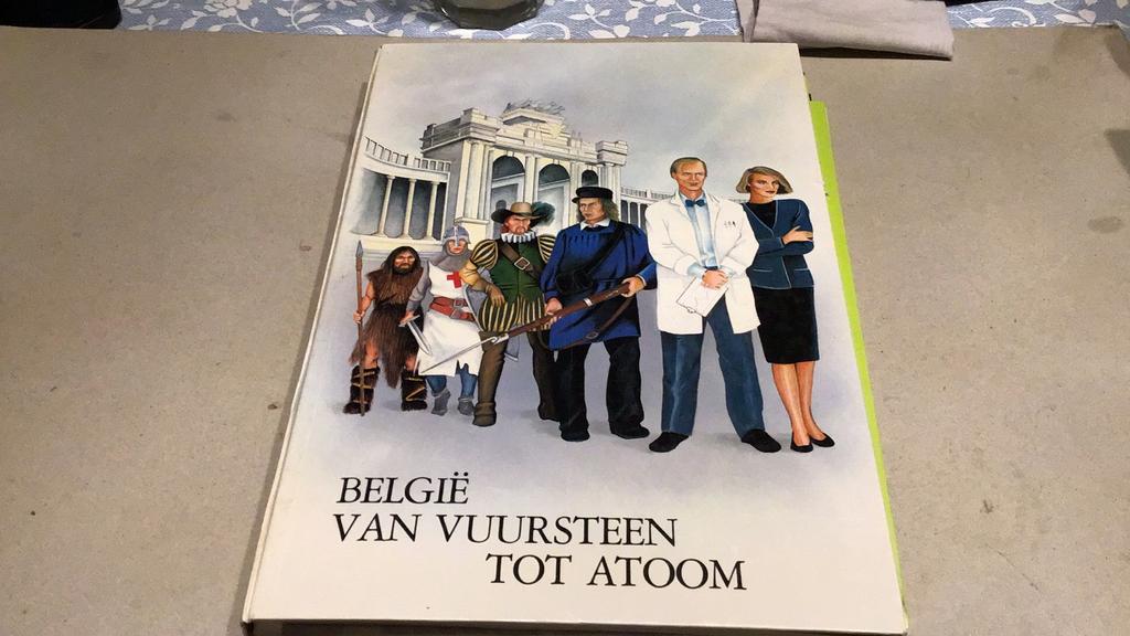 La Belgique du silex à l'atome (f3), Enlèvement ou Envoi, Comme neuf