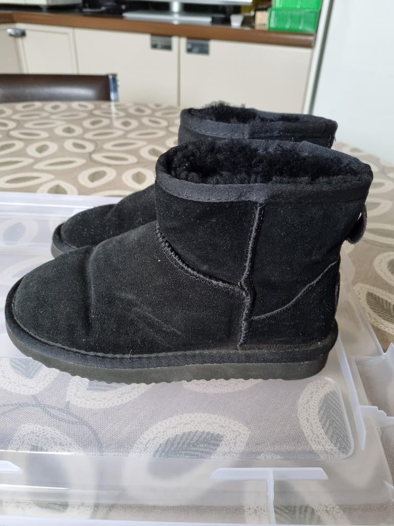 Zwarte warme pantoffels, botjes met pels, Garçon ou Fille, Hampton Bays, Comme neuf, Enlèvement