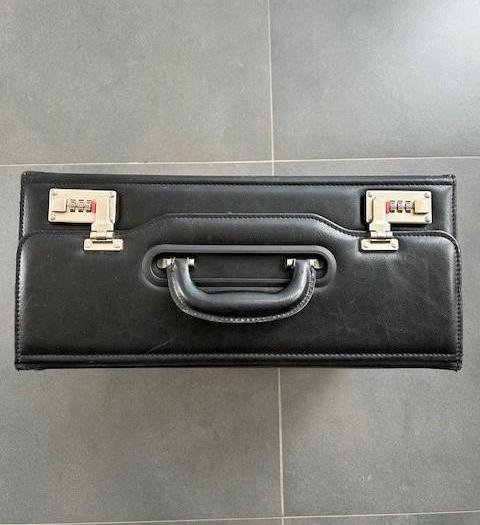 Pilotentas, Gebruikt, Hard kunststof, Slot, Minder dan 50 cm