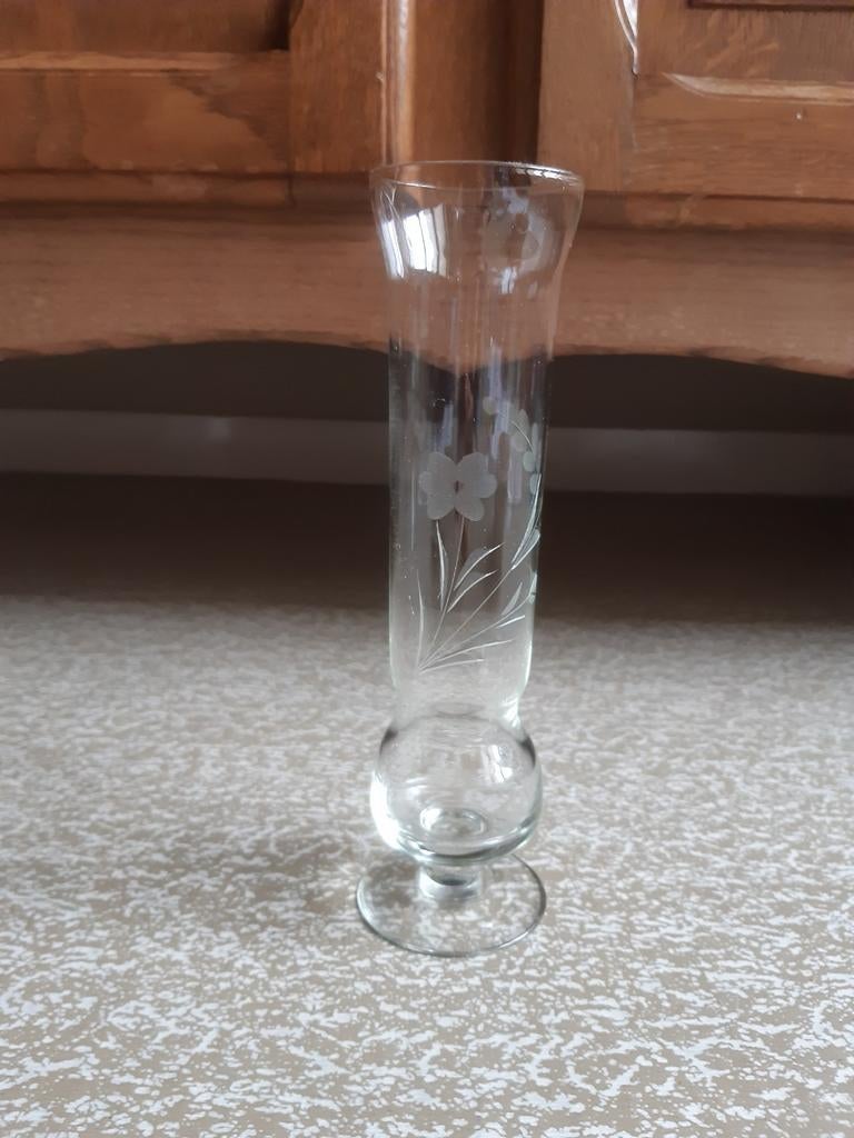 Smal vaasje 💐 : 21 cm hoog, Ophalen of Verzenden, Zo goed als nieuw, Wit, Glas
