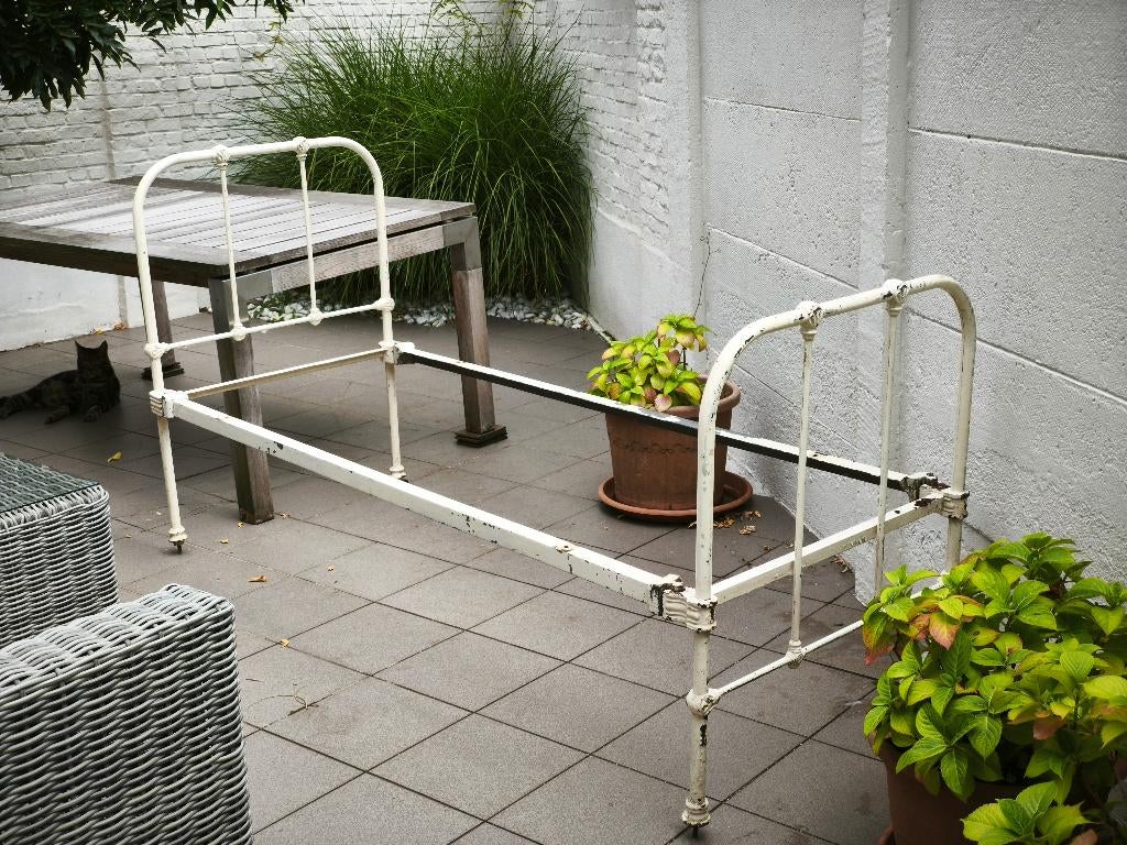 Antiek Frans gietijzeren bed, Antiek en Kunst, Antiek | Meubels | Bedden, Ophalen