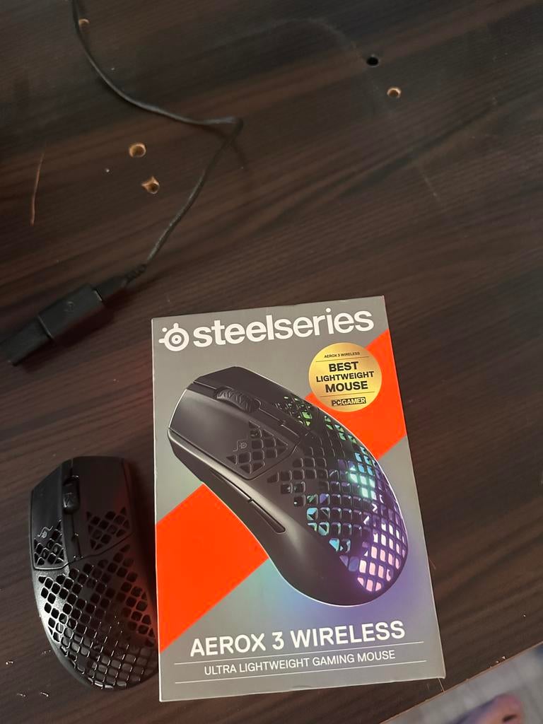 Steelseries Aerox 3 wireless, Muis, Rechtshandig, Ophalen of Verzenden, Zo goed als nieuw