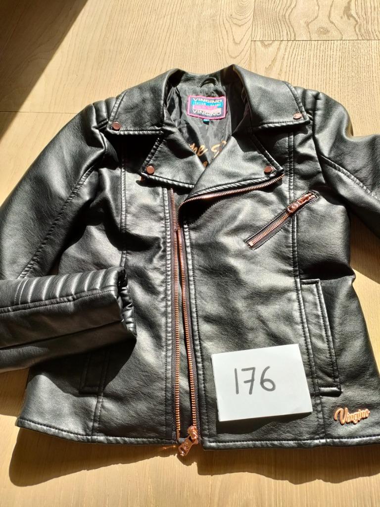 Vingino zwart lederlook jas maat 176 ALS NIEUW, Enfants & Bébés, Vêtements enfant | Taille 176, Enlèvement ou Envoi, Comme neuf