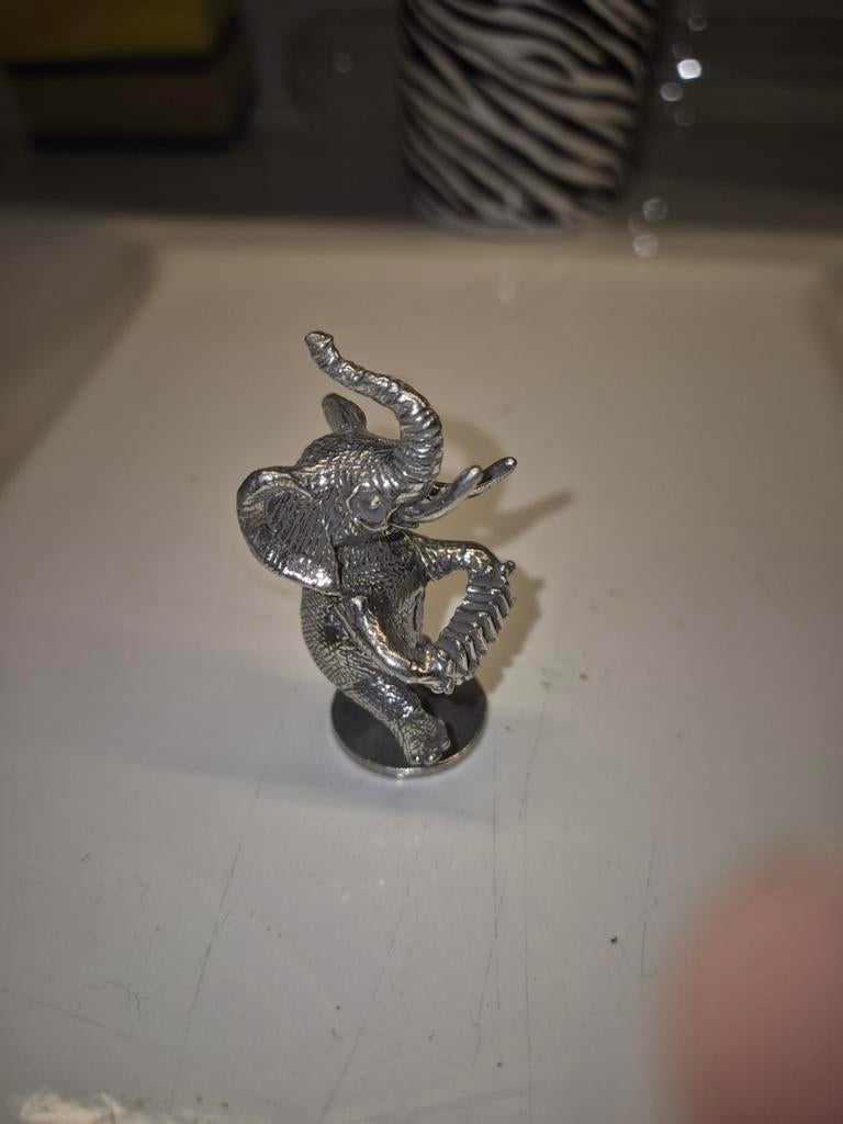 Tinnen beeldje olifant, Envoi