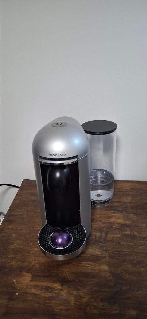 Nespresso Vertuo Plus automatic, Ophalen of Verzenden, 4 tot 10 kopjes, Koffiepads en cups, Afneembaar waterreservoir