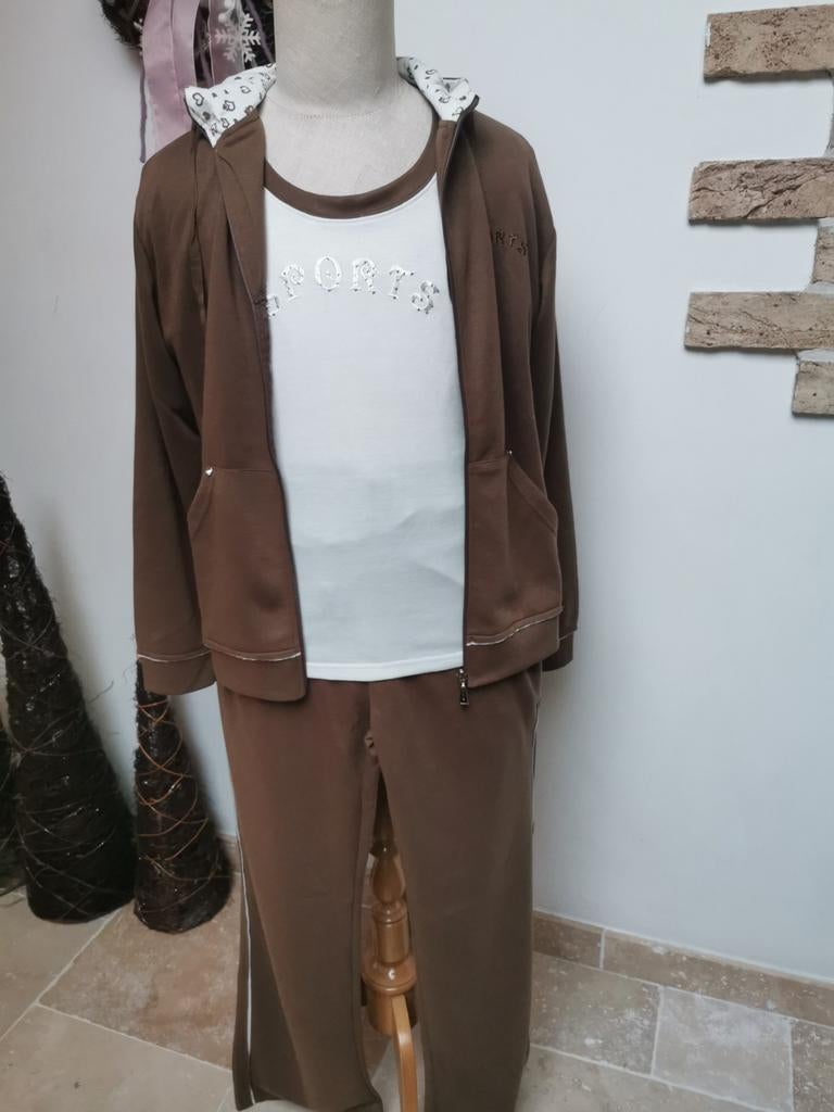 Très beau costume de sport pour femme de Bukelong, Neuf, Taille 46/48 (XL) ou plus grande, Enlèvement ou Envoi, Beige