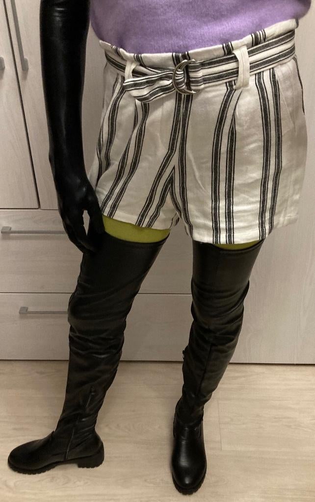Witte linnen short Bershka maat S, Kleding | Dames, Broeken en Pantalons, Zo goed als nieuw, Maat 36 (S), Wit, Kort, Ophalen of Verzenden