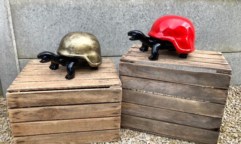 Beeld schildpad met helm rood / goud, Verzamelen, Ophalen, Nieuw, Overige typen