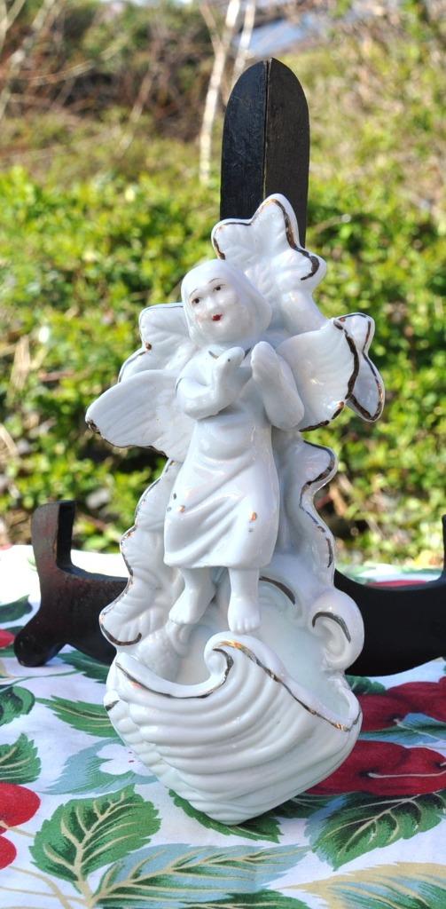 benitier en porcelaine  ange debout (ph 15), Antiquités & Art, Enlèvement ou Envoi
