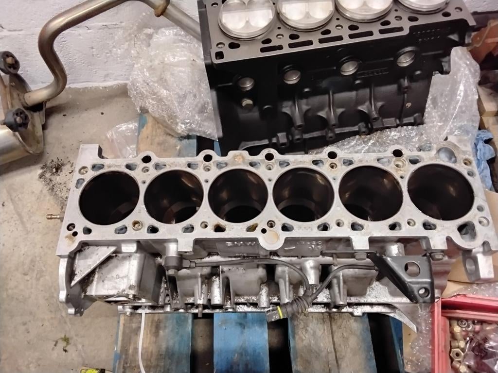 Bloc moteur BMW  M52B28 nickel.., Enlèvement ou Envoi, BMW