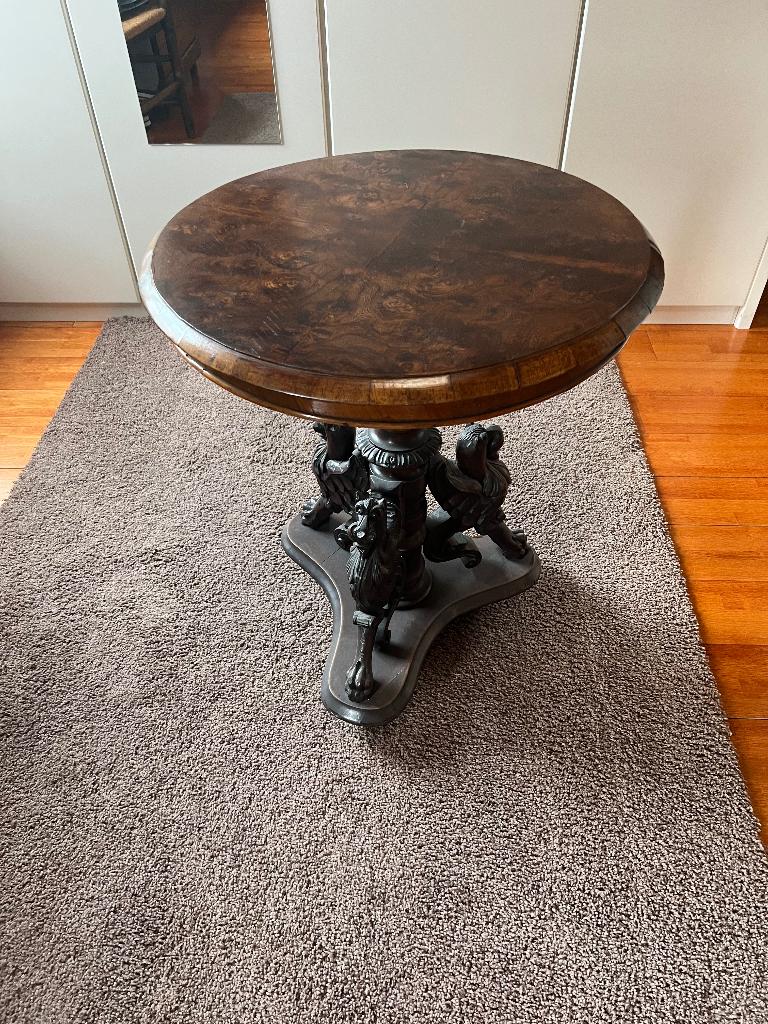 Table basse Malines en acajou avec têtes de lion., Enlèvement