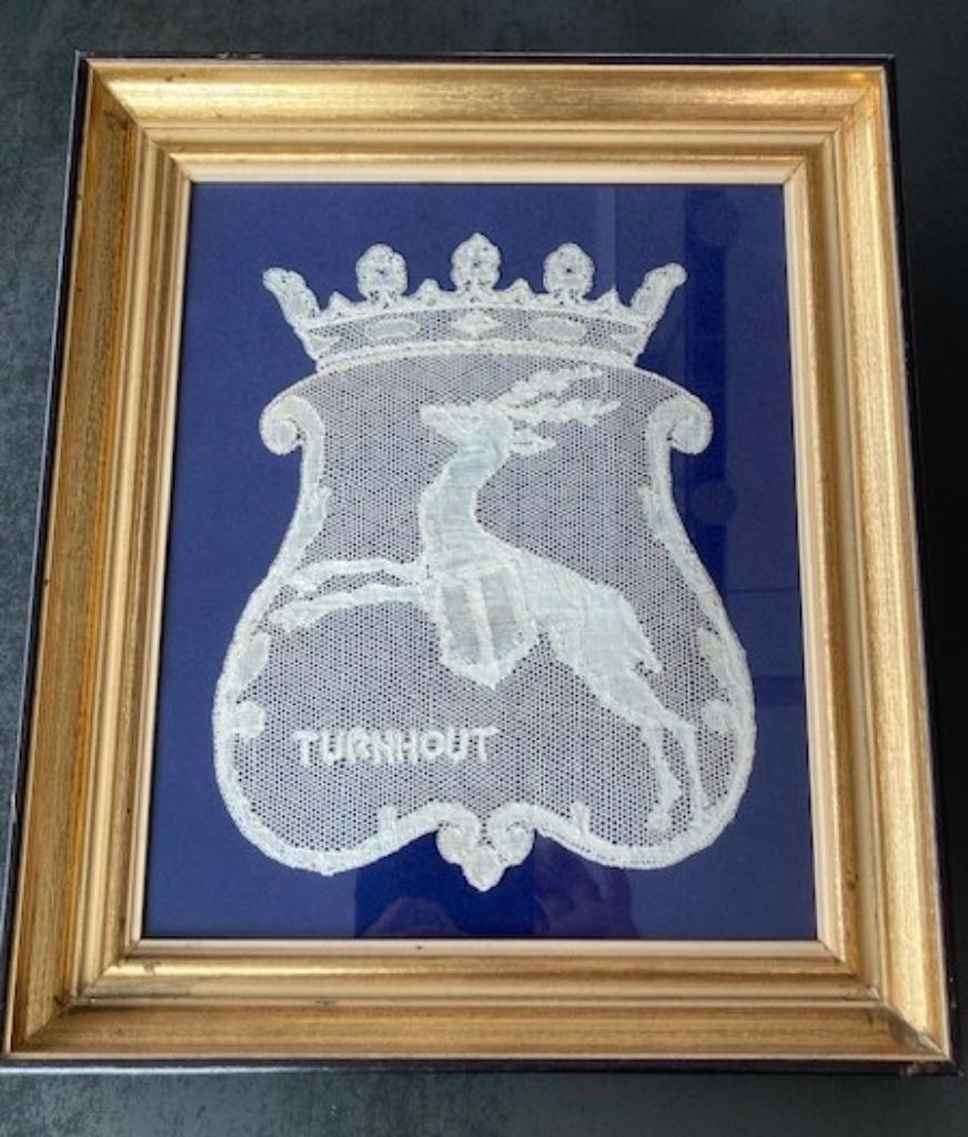 Turnhout-kant-Wapenschild-Vintage-professioneel ingekaderd, Ophalen of Verzenden