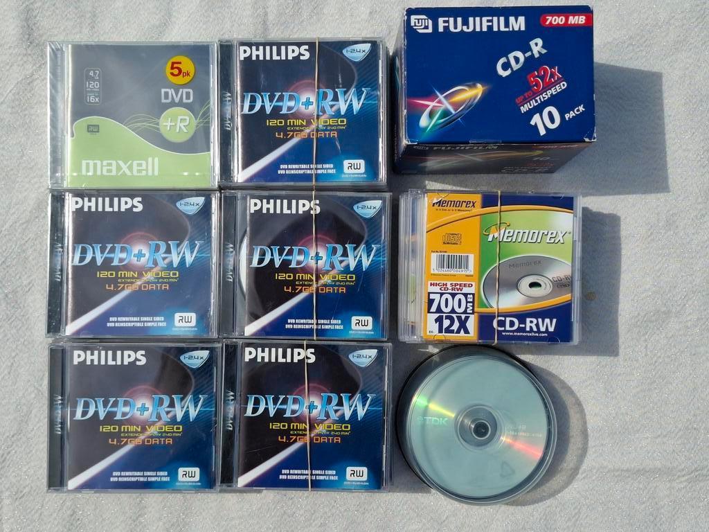 Lot de CD-R  -  CD+RW  -  DVD-R  -  DVD+RW, Enlèvement ou Envoi, Neuf, dans son emballage, Vierge, Avec boîte de rangement, étagère ou coffret