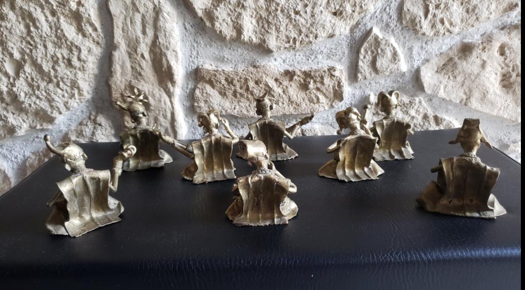 Oude koperen beeldjes die Afrikaanse muzikanten voorstellen., Ophalen of Verzenden