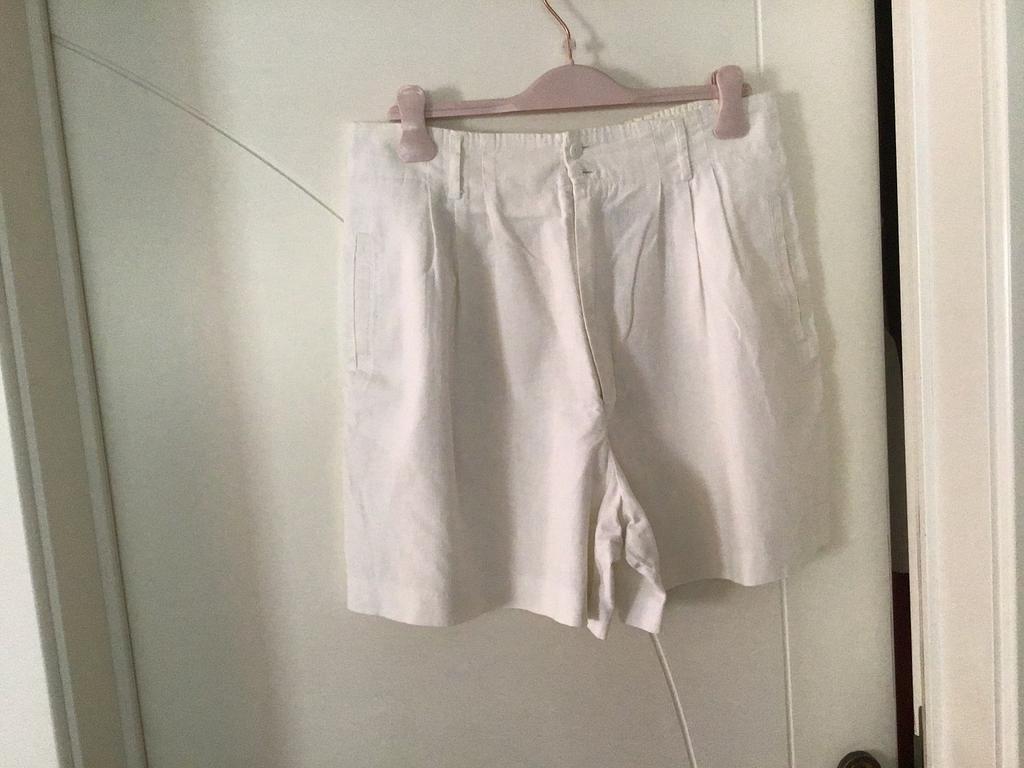 Short, wit, Intention Sport T, Ophalen of Verzenden, Zo goed als nieuw, Maat 42/44 (L), Wit