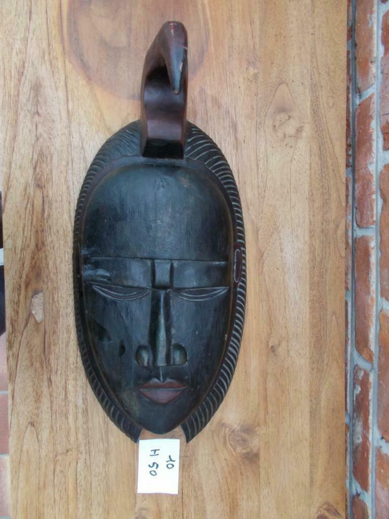 Afrikaanse oude houten maskers, Ophalen