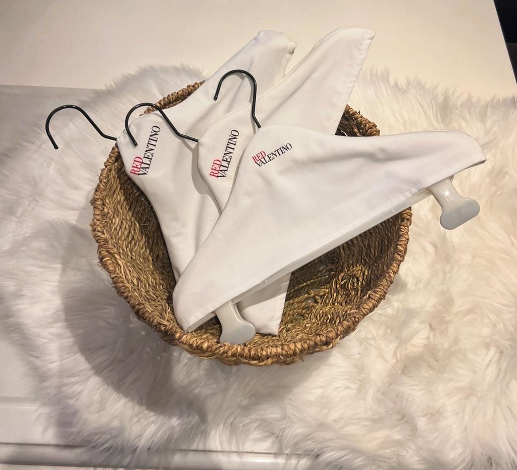 Red Valentino set van 3 kleding hangers, Ophalen of Verzenden, Zo goed als nieuw