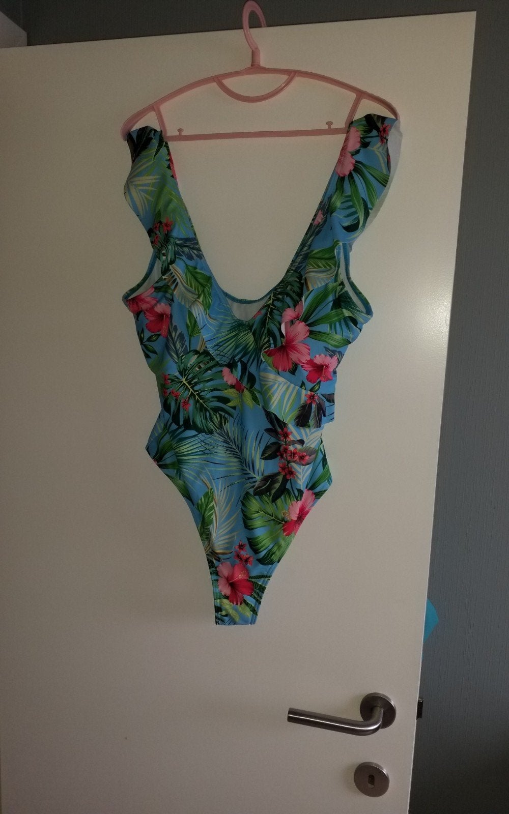 Nouveau maillot de bain, Enlèvement