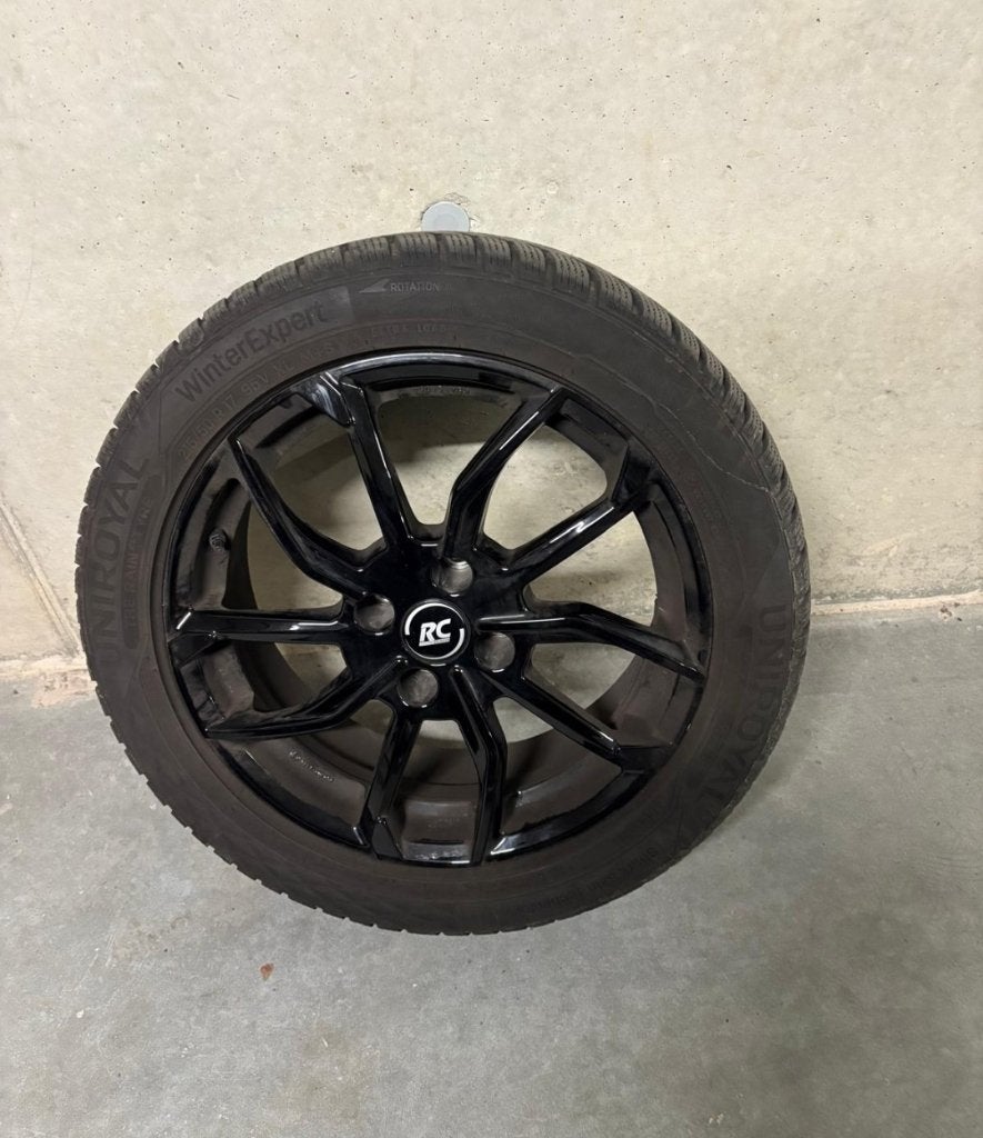 Zwarte RCDesign velgen met Uniroyal Winterbanden 215/50 R17, Auto-onderdelen, Ophalen, 215 mm, Velg(en), 17 inch
