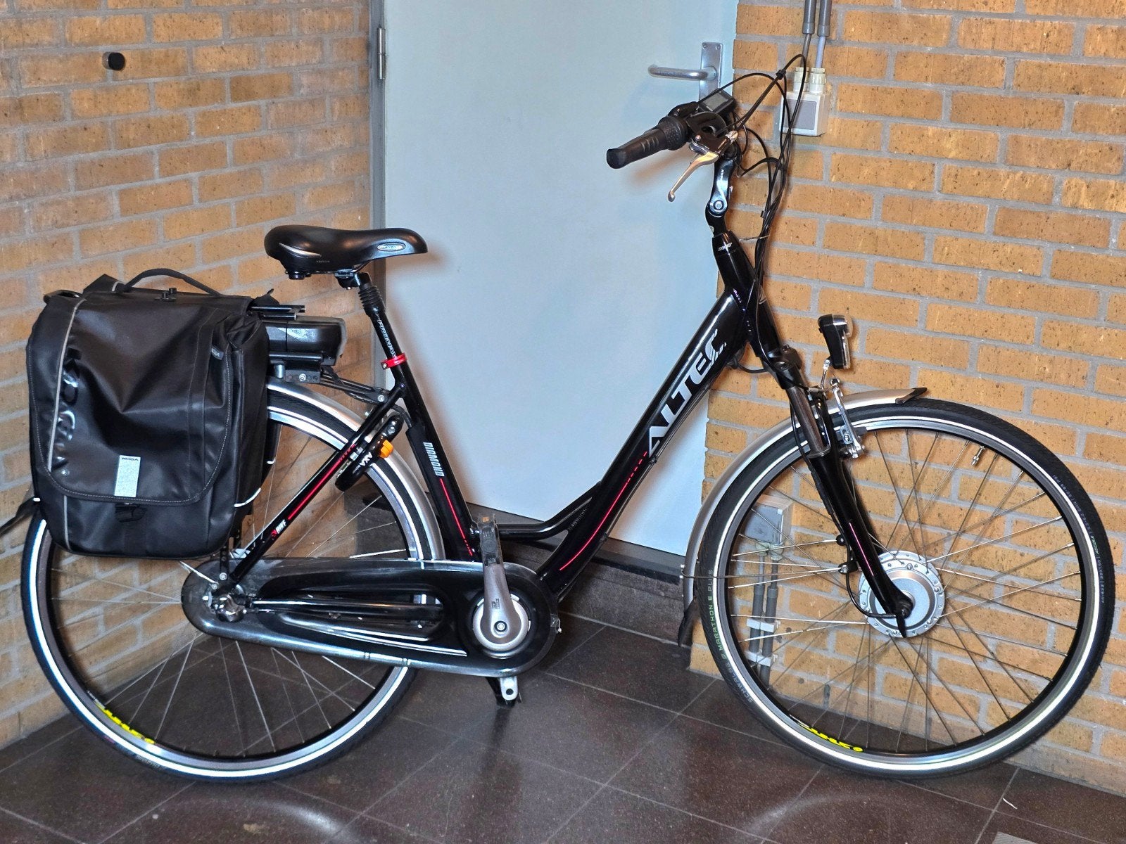 elektrische fiets met goede batterij, Zo goed als nieuw, 47 tot 51 cm, 50 km per accu of meer, Ophalen