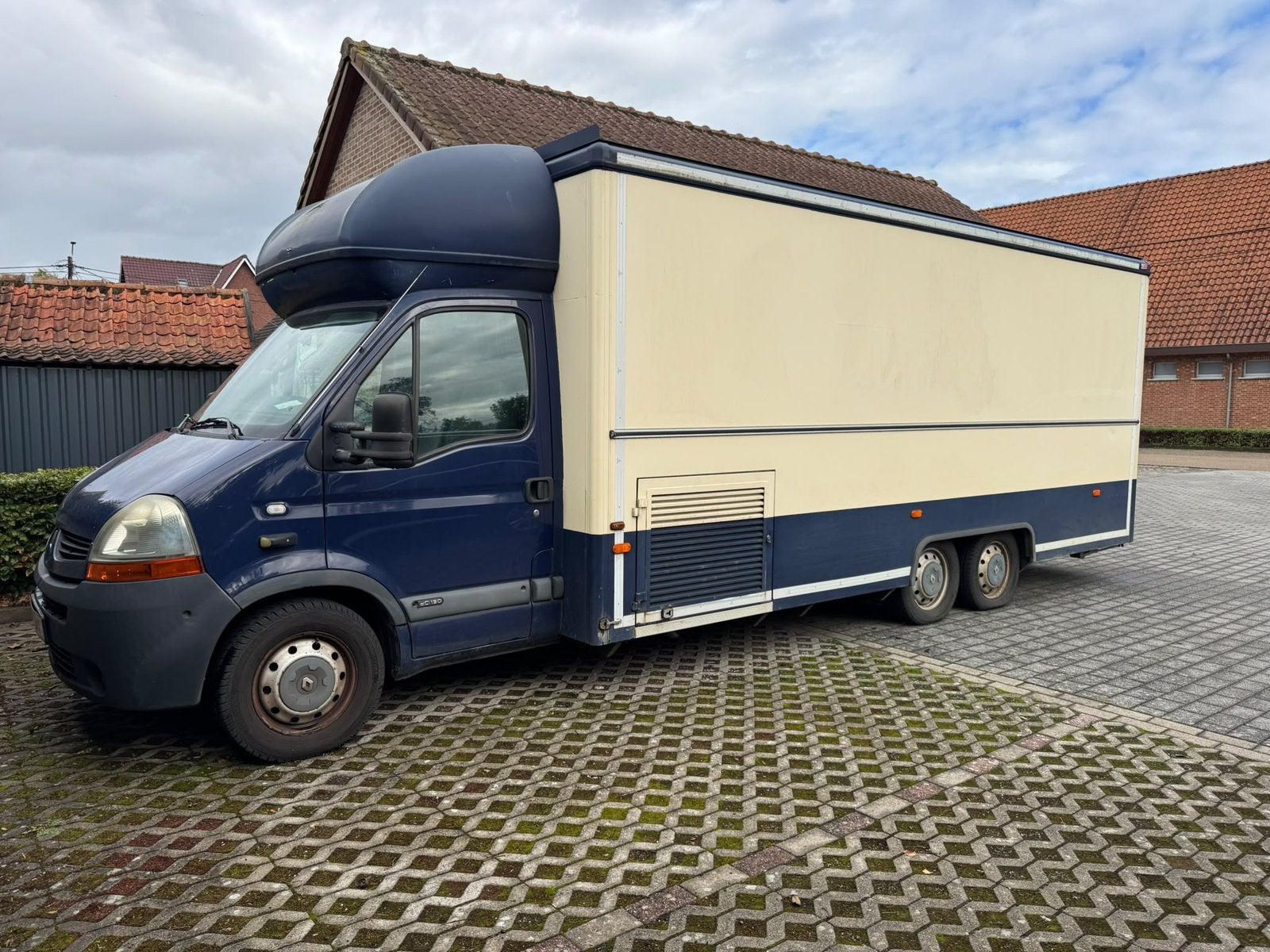 Renault Master Marktkraam wagen 2.5DCI/2009/260.000km, Particulier, Overige carrosserie, Euro 4, Te koop