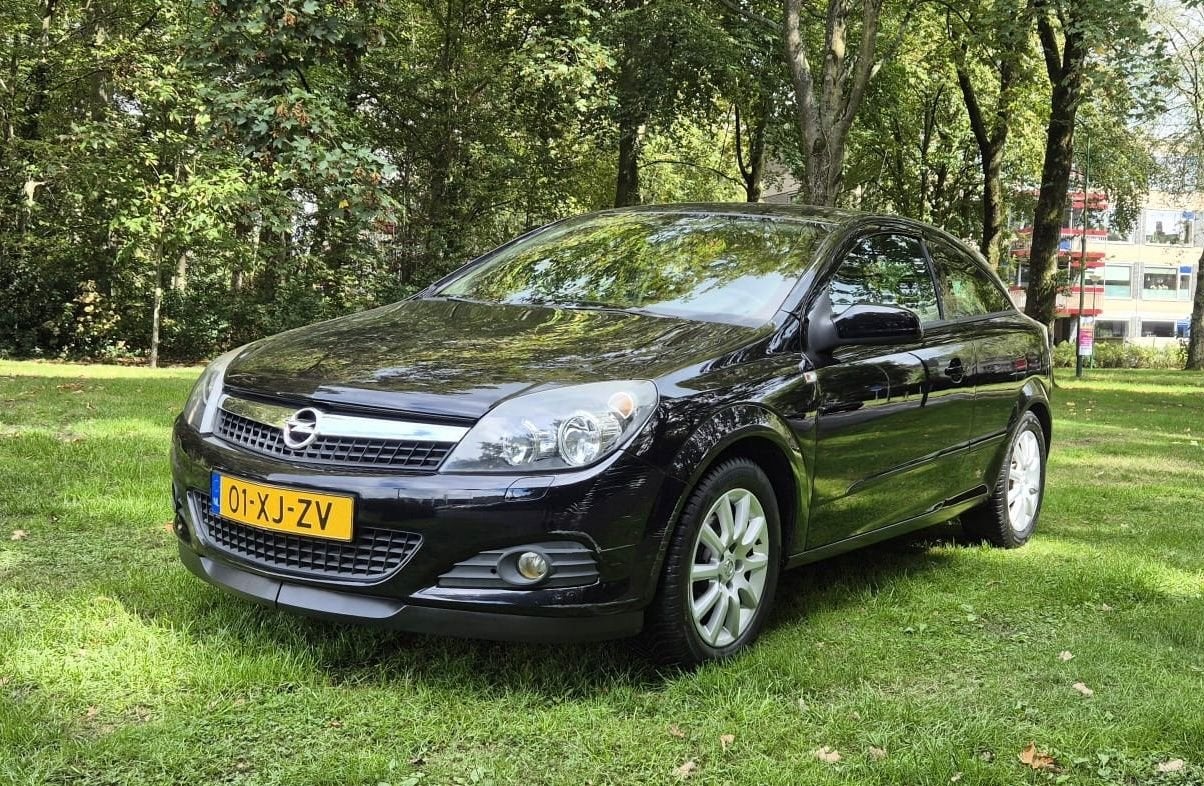 Opel Astra GTC 1.6 bj.2007 Autom|Airco|Coupe|Nap., Auto's, Opel, Automaat, Zwart, 151 g/km, Berline