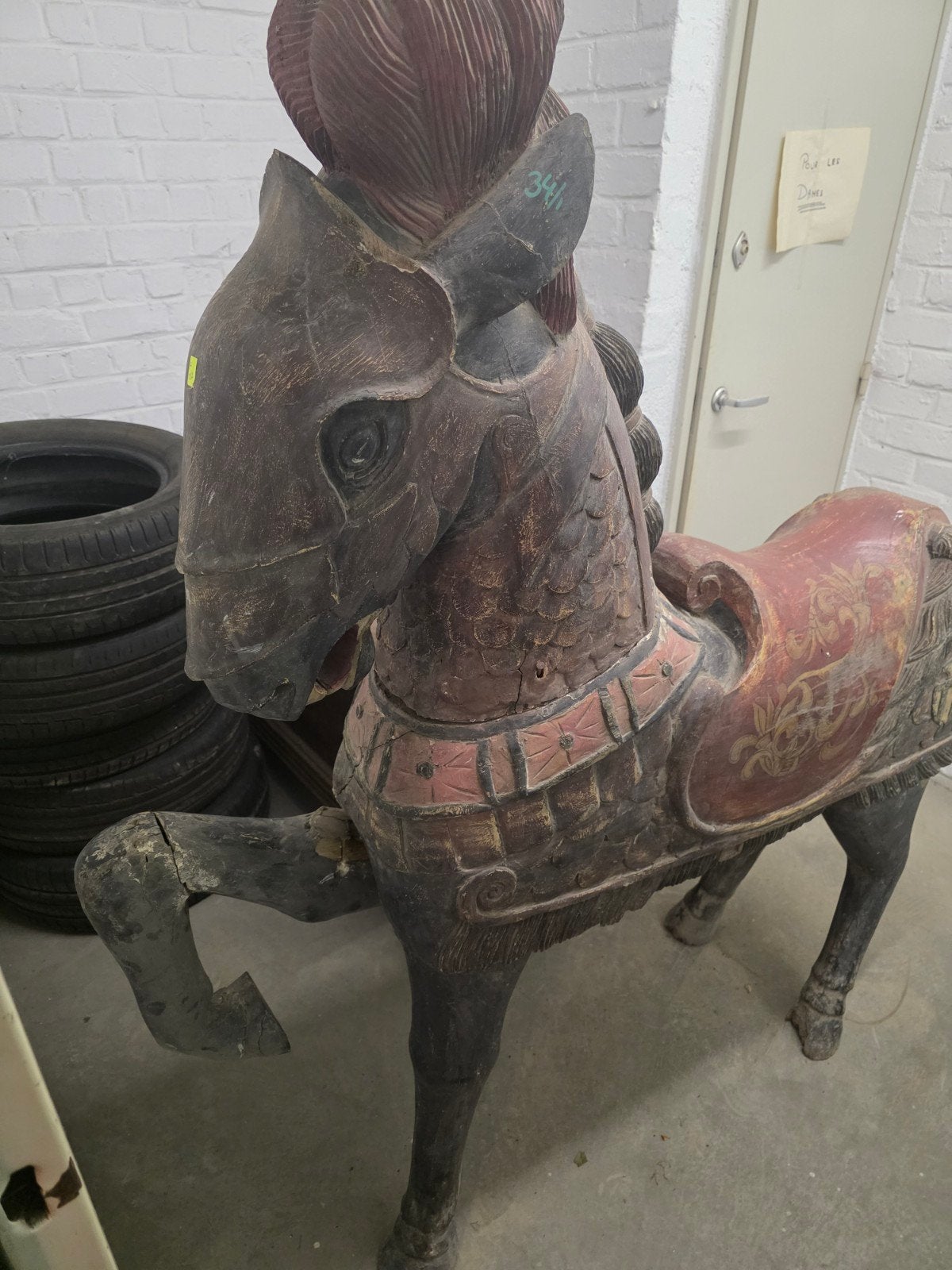 Prachtig antiek carrouselpaard in gesneden hout
KUNST, Ophalen, Beschilderd, Hout