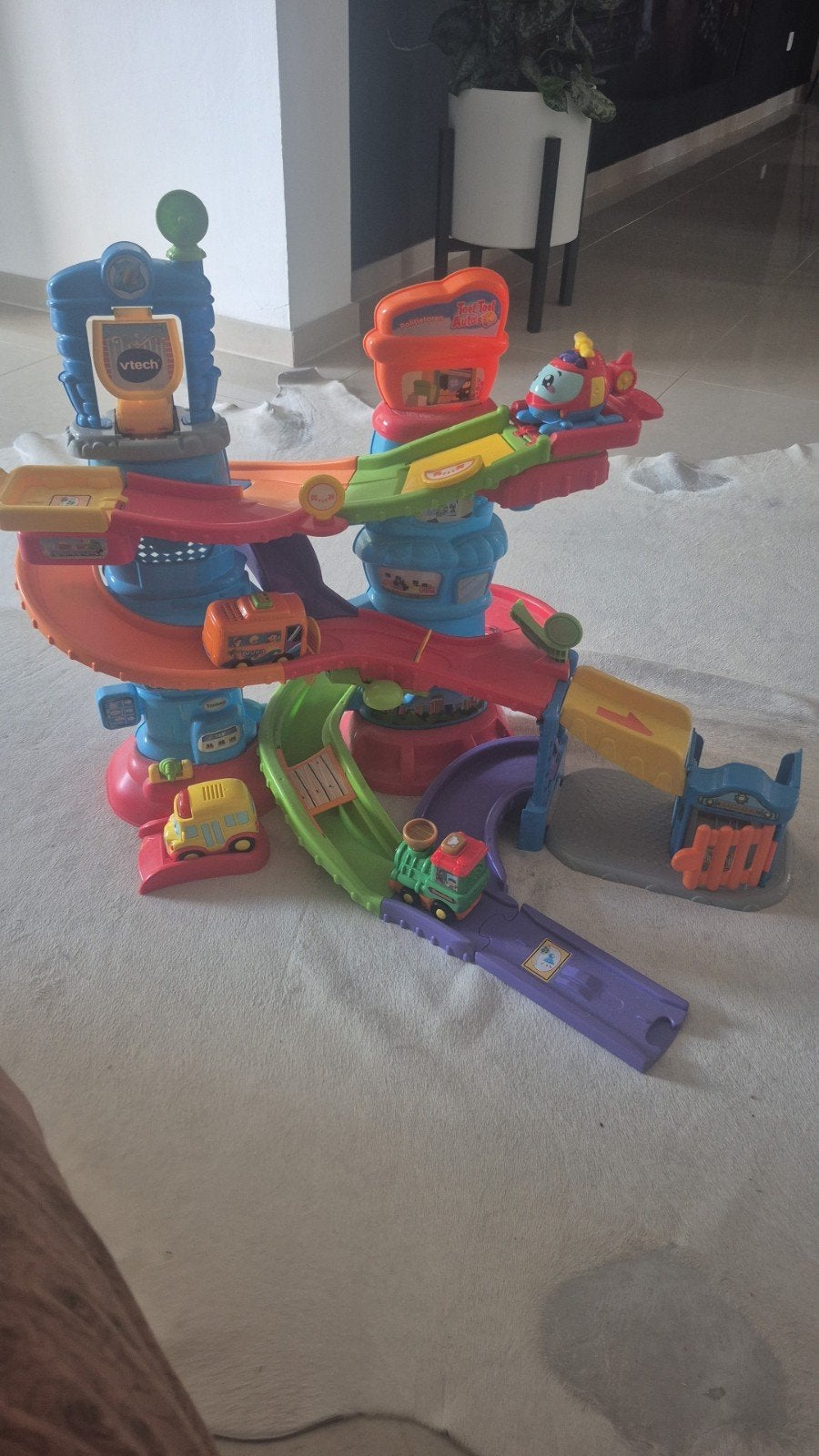 Toet Toet garage van V-tech met auto's, Enfants & Bébés, Enlèvement