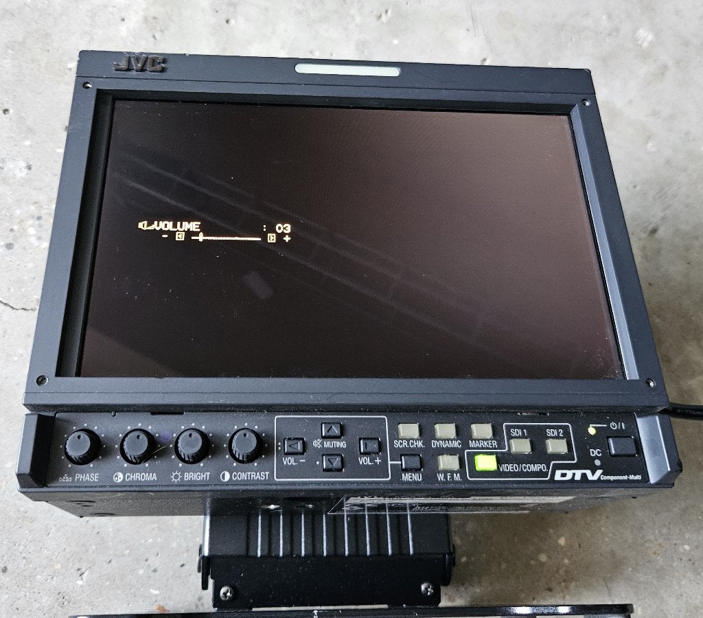 Moniteur broadcast multi-format LCD 9" - JVC DT-V9L3D, Informatique & Logiciels, Moniteurs, Utilisé, 60 Hz ou moins, Gaming, Connexion casque