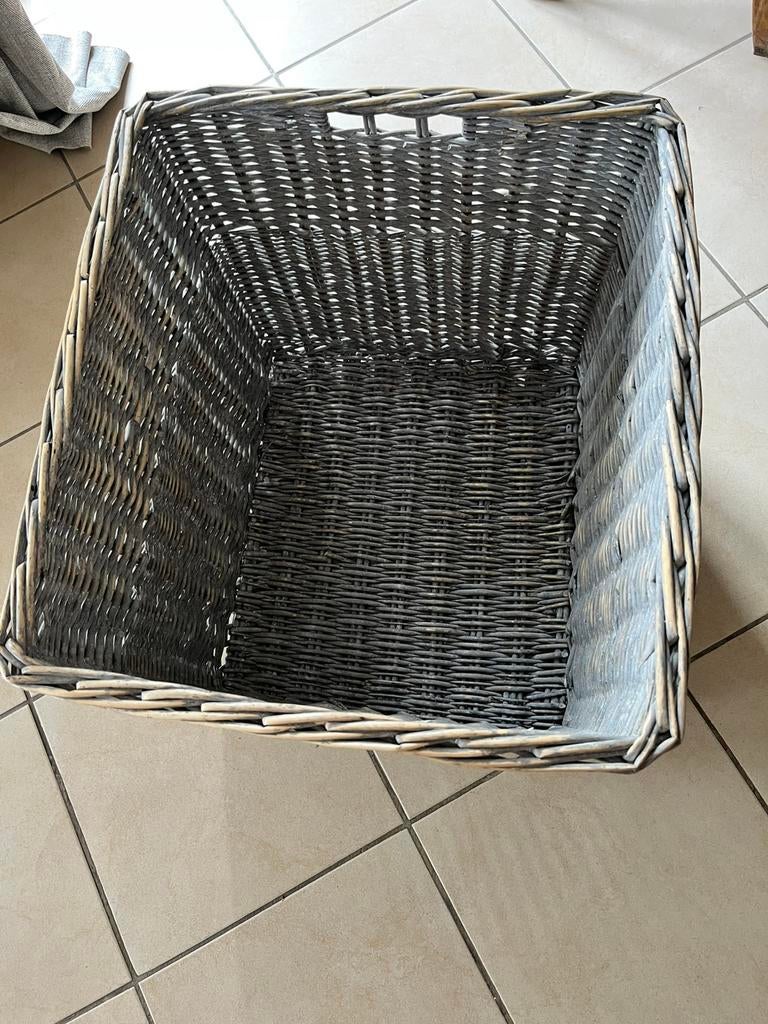 Grand panier en rotin dans les tons de gris, Maison & Meubles, Accessoires pour la Maison | Plataux & Paniers, Enlèvement, Comme neuf