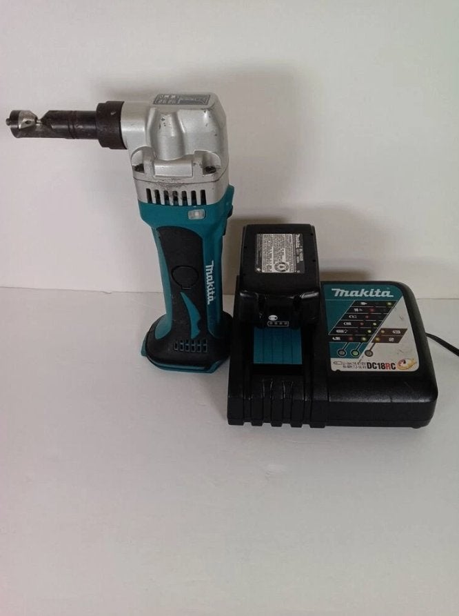 Makita 18 V LXT XNJ01, Bricolage & Construction, Outillage | Meuleuses, Enlèvement ou Envoi, Comme neuf, Moins de 700 watts, Autres types