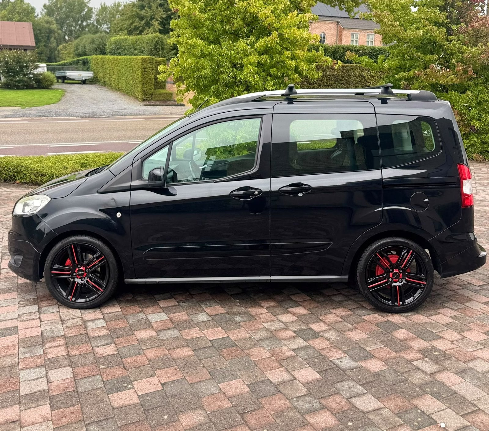 Ford Tourneo Essence 120,000 KM 2016 approuvée pour la vente, Achat, Euro 6, 5 portes, 5 places