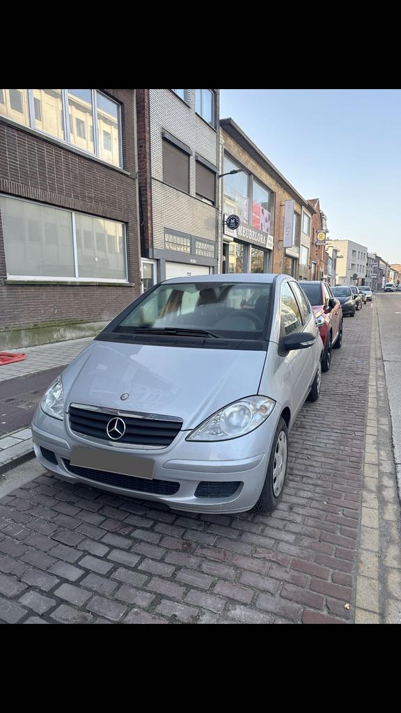 MERCEDES CLASSE A À VENDRE !, Autos, Mercedes-Benz, Particulier, Classe A, Essence, Euro 4, Boîte manuelle, Argent ou Gris, Entretenue par le concessionnaire