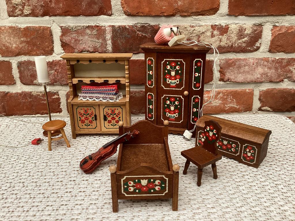 17-DELIGE VINTAGE POPPENHUIS MEUBELSETS - UNIEKE MIX, Ophalen of Verzenden, Gebruikt, Poppenhuis