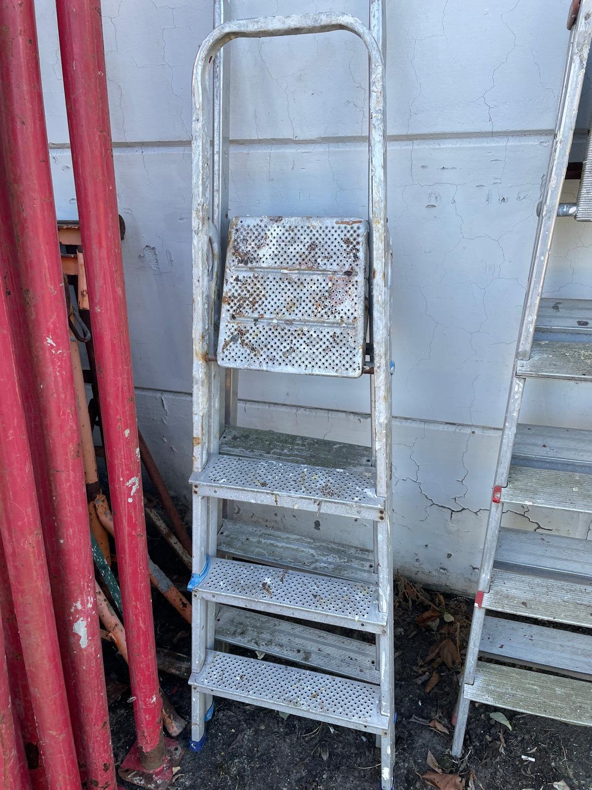 Escabeaux à 2, 3 ou 4 marches à partir de 8€, Pliable ou rétractable/escamotable, Escalier, Moins de 2 mètres, Enlèvement