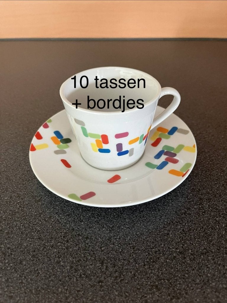 10 Tassen en ondertassen met kleurrijke figuurtjes- 5 euro, Ophalen, Overige merken, Zo goed als nieuw, Modern