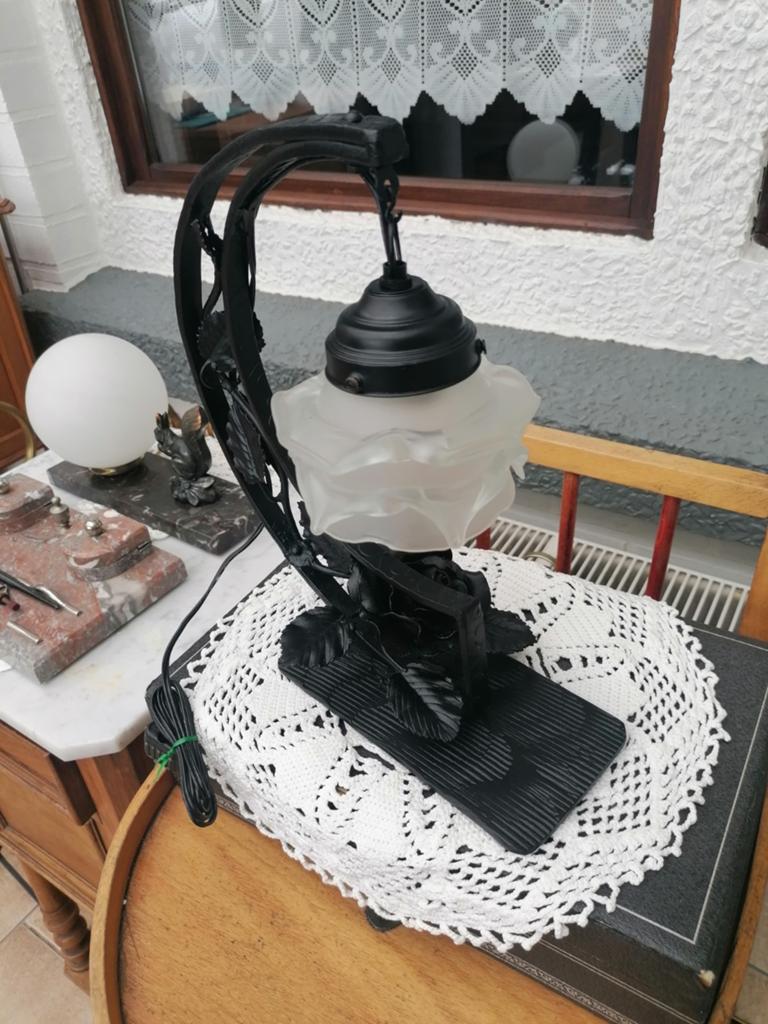 Ancienne lampe de bureau Art Nouveau en fer forgé martelé, Antiquités & Art, Enlèvement ou Envoi