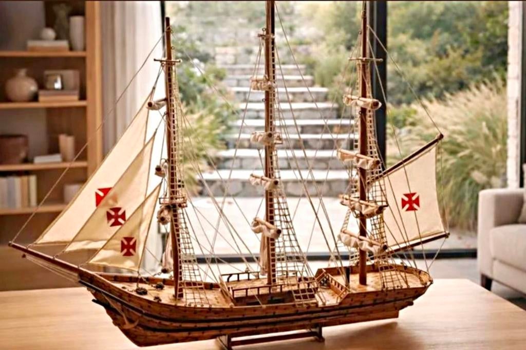 Maquette de voilier en bambou magnifiquement détaillée.