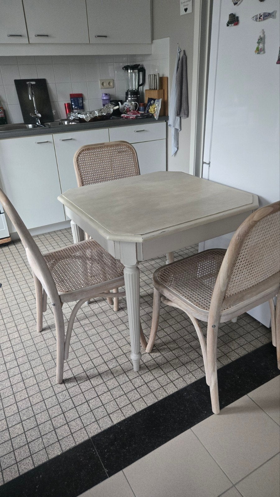 Tafel met 4 stoelen beige, Ophalen, Zo goed als nieuw, 4 zitplaatsen