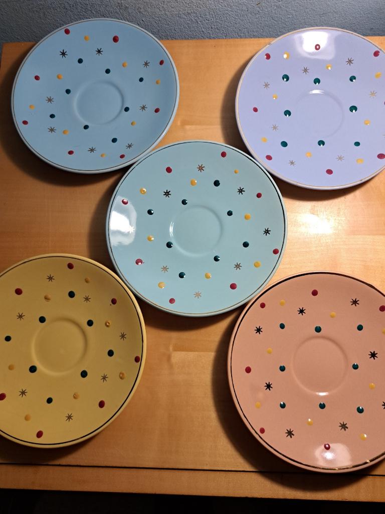 5 tasses et soucoupes, Maison & Meubles, Cuisine | Vaisselle, Enlèvement ou Envoi, Comme neuf