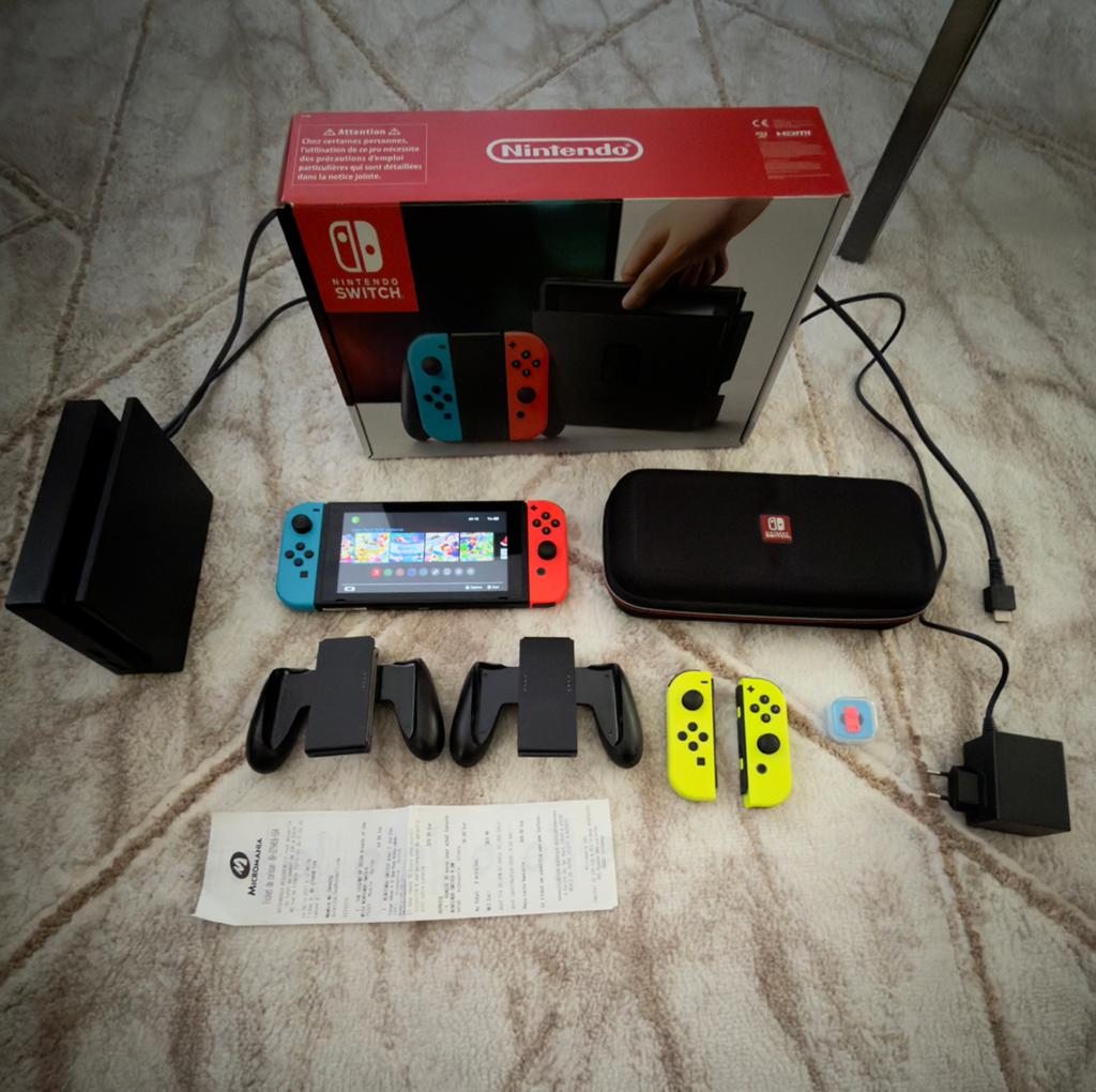 Nintendo Switch V1 Jailbreak met 4 joycons en 15+ games, Games en Spelcomputers, Spelcomputers | Nintendo Switch, Ophalen of Verzenden