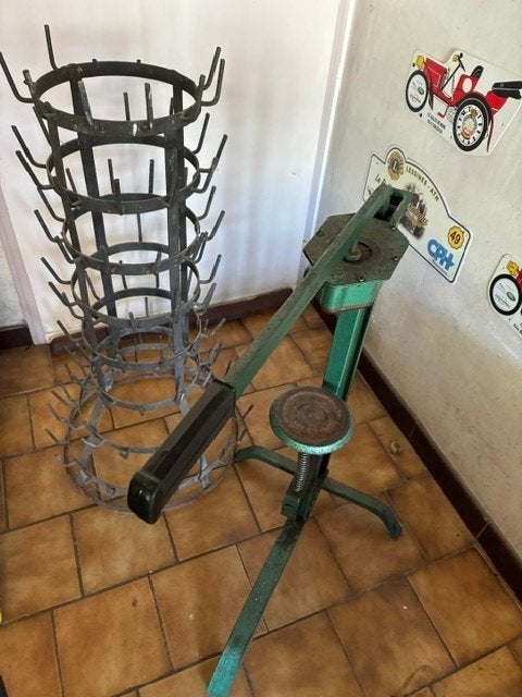Bouchonneuse et porte bouteille métallique, Ophalen, Gebruikt, Frankrijk, Overige typen