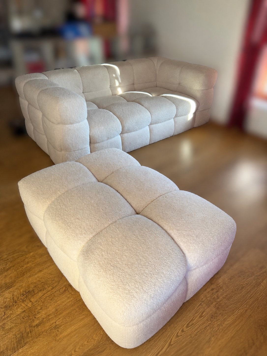 Canapé bouclé crème 3 places + pouf assorti - Très bon état, Maison & Meubles, Trois personnes, Moins de 75 cm, 150 à 200 cm, Enlèvement
