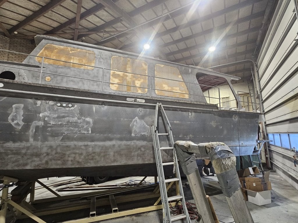 Stalen motorjacht 13,60 m - spuitklaar afbouwproject, Sports nautiques & Bateaux, Diesel, Moteur in-bord, Utilisé, Yacht à moteur