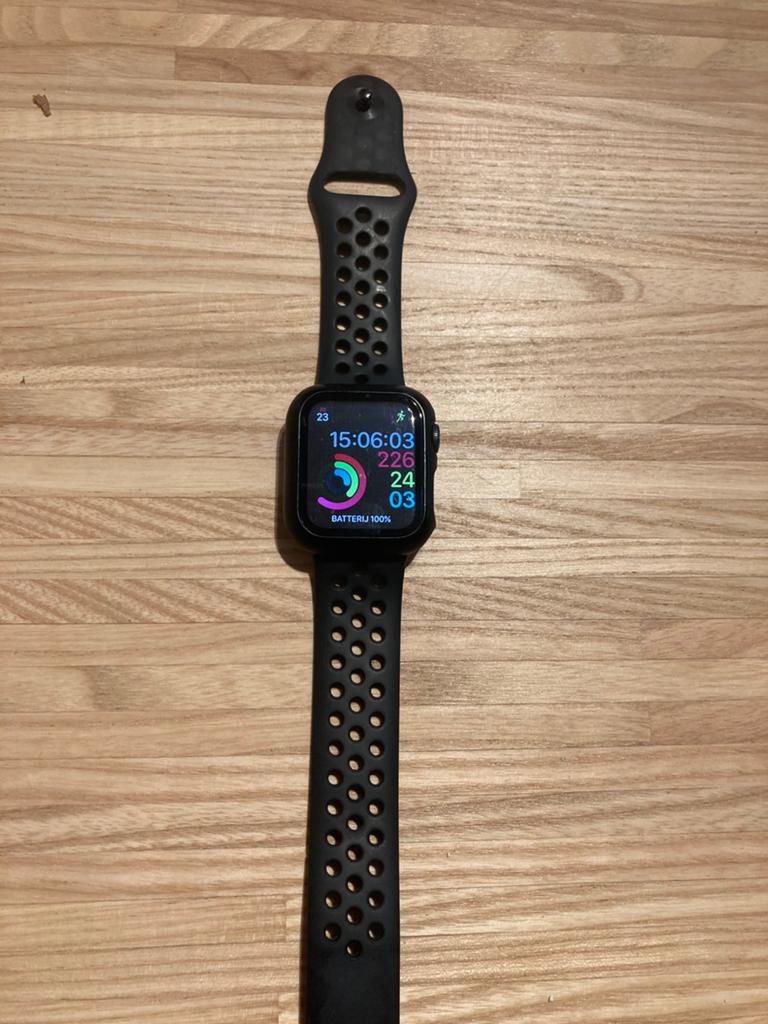 Apple watch se 40mm, Handtassen en Accessoires, Smartwatches, Ophalen, IOS, Zo goed als nieuw, Hoogte